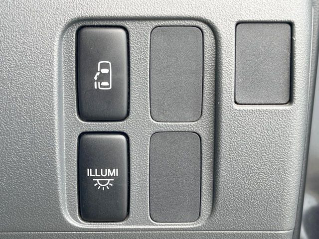 【パワースライドドア】スマートキーや運転席のスイッチでスライドドアの開閉が可能♪電動だから力を入れてドアを開ける必要が無く、小さいお子様でも、重い荷物を持っている時もラクに開け閉めできます♪