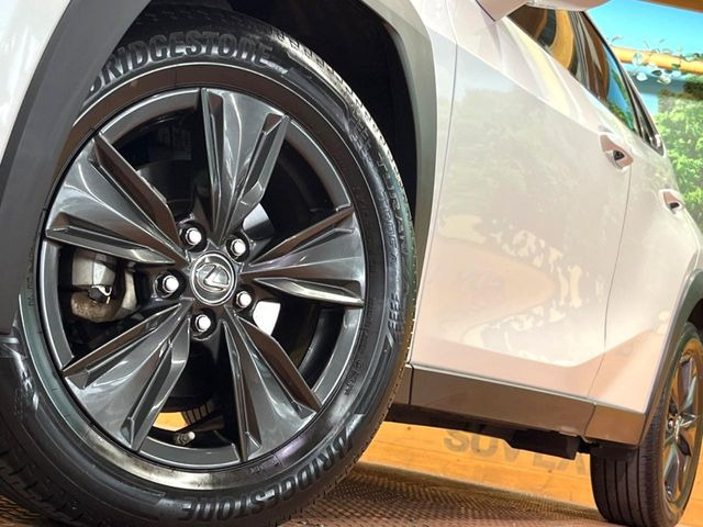 �y����17�C���`�A���~�z�C�[���z�O�ςɃ}�b�`���������A���~�z�C�[���𑕒����Ă���܂��B�e��ЊO�A���~�z�C�[����A�X�^�b�h���X�^�C�����戵�����Ă���܂��B���񂲑��k����������