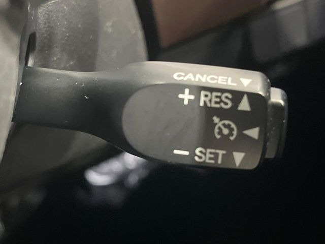 �y�N���[�Y�R���g���[���z�������H�����N���N���s�B�A�N�Z���𗣂��Ă���葬�x�ő��s���ł��A�������^�]���̕��S���y��!�����E�������ȒP�ȃX�C�b�`����Œ����ł��܂��B