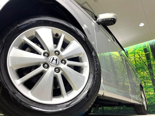 �y����17�C���`�A���~�z�C�[���z�O�ςɃ}�b�`���������A���~�z�C�[���𑕒����Ă���܂��B�e��ЊO�A���~�z�C�[����A�X�^�b�h���X�^�C�����戵�����Ă���܂��B���񂲑��k����������