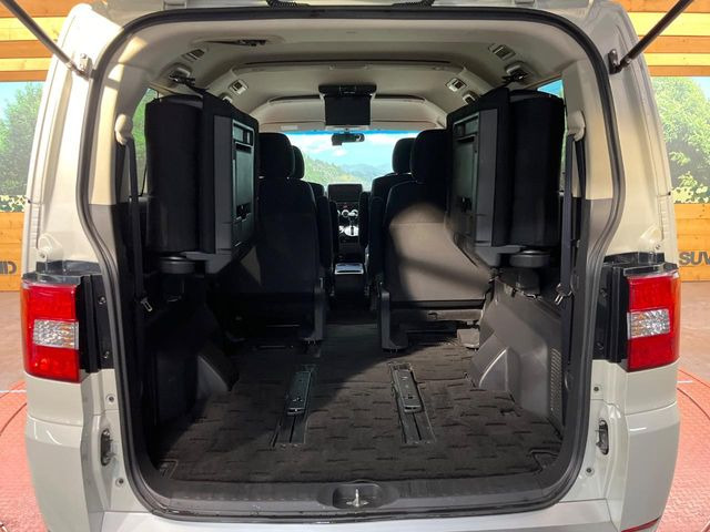 ���i�̂���������ʋ΁A���}���ɏ\���ȉ׎��X�y�[�X���m�ۂ��Ă���܂��B�Z�J���h�V�[�g��|���ƁA�傫�ȉו��̐ύڂ��\�ł���