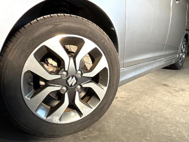 �y����15�C���`�A���~�z�C�[���z�O�ςɃ}�b�`���������A���~�z�C�[���𑕒����Ă���܂��B�e��ЊO�A���~�z�C�[����A�X�^�b�h���X�^�C�����戵�����Ă���܂��B���񂲑��k����������