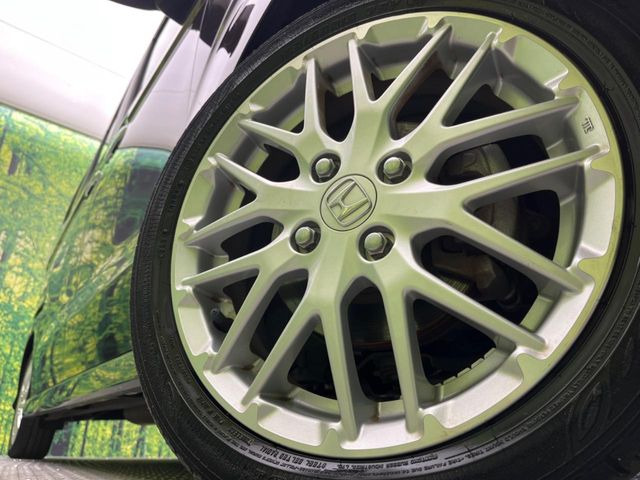 �y����15�C���`�A���~�z�C�[���z�O�ςɃ}�b�`���������A���~�z�C�[���𑕒����Ă���܂��B�e��ЊO�A���~�z�C�[����A�X�^�b�h���X�^�C�����戵�����Ă���܂��B���񂲑��k����������