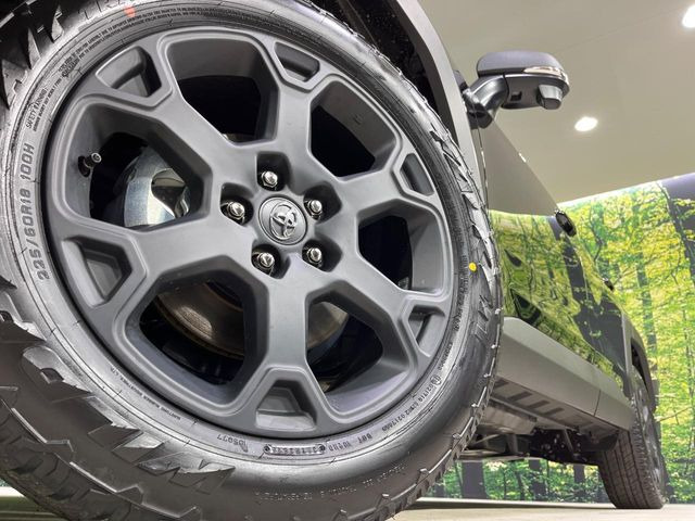 �y����18�C���`�A���~�z�C�[���z�O�ςɃ}�b�`���������A���~�z�C�[���𑕒����Ă���܂��B�e��ЊO�A���~�z�C�[����A�X�^�b�h���X�^�C�����戵�����Ă���܂��B���񂲑��k����������