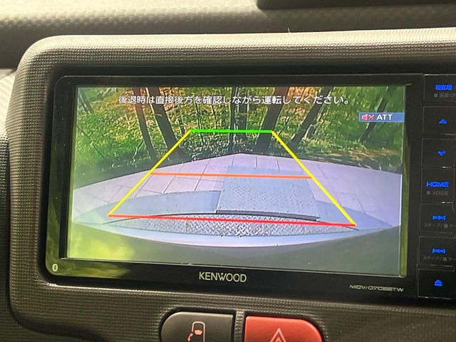 【バックカメラ】駐車時に後方がリアルタイム映像で確認できます。大型商業施設や立体駐車場での駐車時や、夜間のバック時に大活躍!運転スキルに関わらず、今や必須となった装備のひとつです!