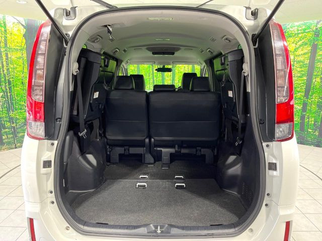 後席を格納すると、これだけの広さが!シーンに合わせたシートアレンジで、大きな荷物も積むことが出来ます♪