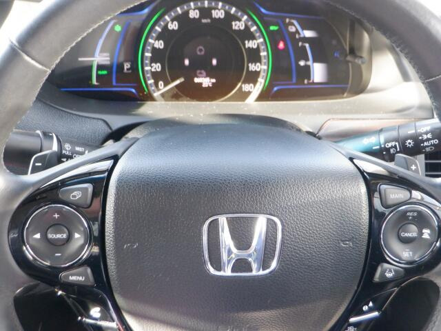 パドルシフトでスポーティーな走りも楽しめます!