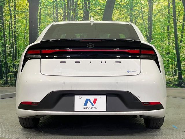 安心の最長10年・走行無制限保証(有償)をご用意。保証内容も充実はもちろん、無料点検&オイル交換や、年中無休の全国・24時間ロードサービスも付帯されておりますのでご安心下さい。