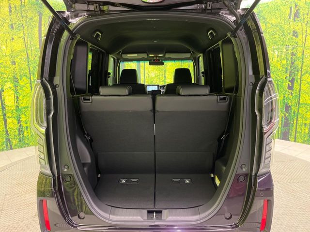 ���i�̂���������ʋ΁A���}���ɏ\���ȉ׎��X�y�[�X���m�ۂ��Ă���܂��B�Z�J���h�V�[�g��|���ƁA�傫�ȉו��̐ύڂ��\�ł���