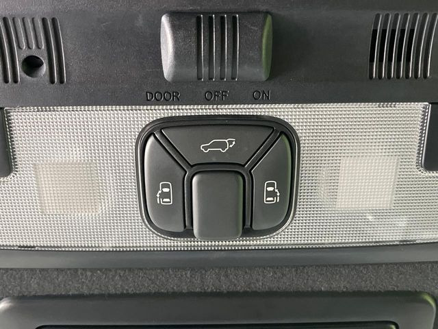 �y�����p���[�X���C�h�h�A�z�X�}�[�g�L�[��^�]�Ȃ̃X�C�b�`�Ō�ȗ����X���C�h�h�A�̊J���\���d��������͂����ăh�A���J����K�v�������A�����Ȃ��q�l�ł��ȒP�ɊJ���߂ł����K�ł���