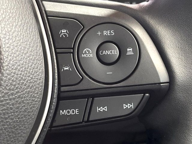 【レーダークルーズコントロール】高速道路での長距離走行が楽に!!自動で速度を保つクルーズコントロールが、衝突軽減システムと連携し、前方の車両を感知して車間を保つように速度調節してくれます!!