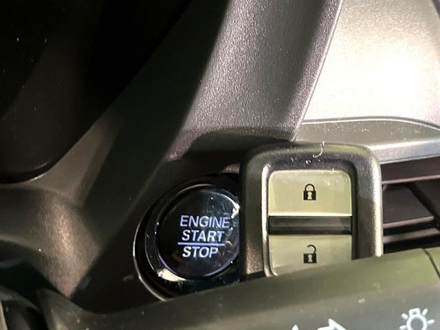 �yHonda�X�}�[�g�L�[�z�J�o����|�P�b�g�ɓ��ꂽ�܂܂ł��h�A�̎{���E�������\�ȃX�}�[�g�L�[�𑕔��B�G���W���̃I���E�I�t�����J�M�����o���K�v����������Ƃ��Ă��֗��ł���