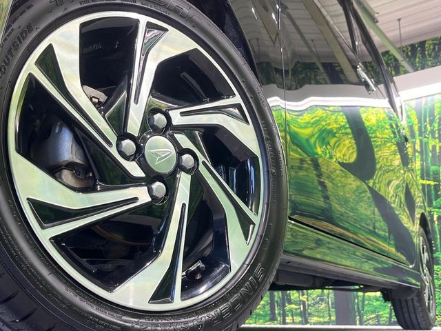 【純正15インチアルミホイール】外観にマッチした純正アルミホイールを装着しております。各種社外アルミホイールや、スタッドレスタイヤも取扱いしております。是非ご相談ください♪