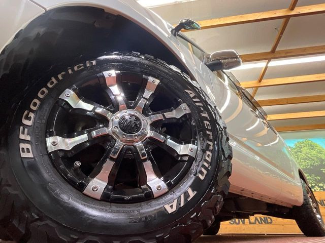 �y16�C���`�A���~�z�C�[���z�O�ςɃ}�b�`�����A���~�z�C�[���𑕒����Ă���܂��B�e��A���~�z�C�[����A�X�^�b�h���X�^�C�����戵�����Ă���܂��B���񂲑��k����������