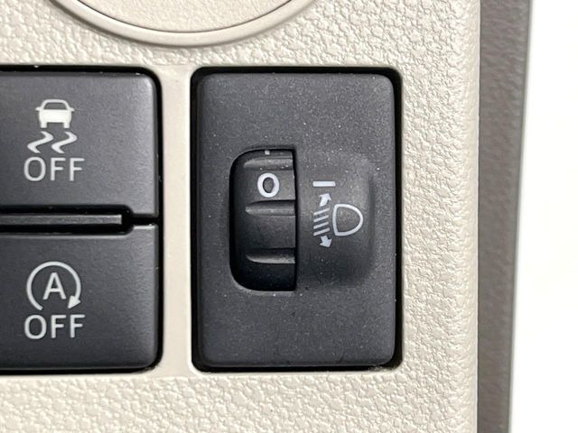 �y�w�b�h���C�g�C�x���C�U�[�z�w�b�h���C�g�̌����������܂��͎蓮�Œ������邱�ƂŁA�Ό��Ԃ���s�҂�ῂ�����^���Ȃ��悤�ɂ��܂��B�܂��^�]���̎��E�����P����A���K�ȃh���C�u���\�ɂȂ�܂���