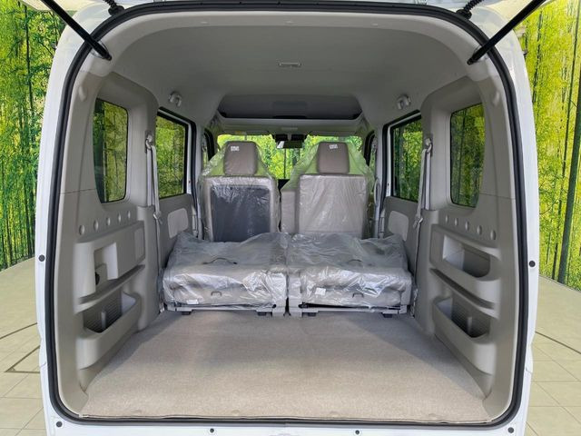 ���i�̂���������ʋ΁A���}���ɏ\���ȉ׎��X�y�[�X���m�ۂ��Ă���܂��B�Z�J���h�V�[�g��|���ƁA�傫�ȉו��̐ύڂ��\�ł���