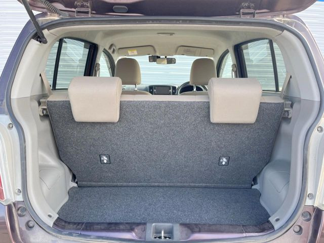 普段のお買い物や通勤、送迎等に十分な荷室スペースを確保しております。セカンドシートを倒すと、大きな荷物の積載も可能です♪