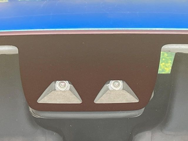 【スマートアシスト】走行中に前方の車両等を認識し、衝突しそうな時は警報とブレーキで衝突回避と被害軽減をアシスト。より安全にドライブをお楽しみいただけます。