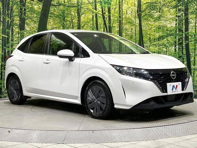 高透明度のガラス皮膜で撥水はもちろん、上質なツヤ・光沢を実現。紫外線や酸性雨から大切な愛車を保護し、色あせ・劣化を防止。「弾スプラッシュコート」、「弾プリミッサコート」からお選びいただけます。