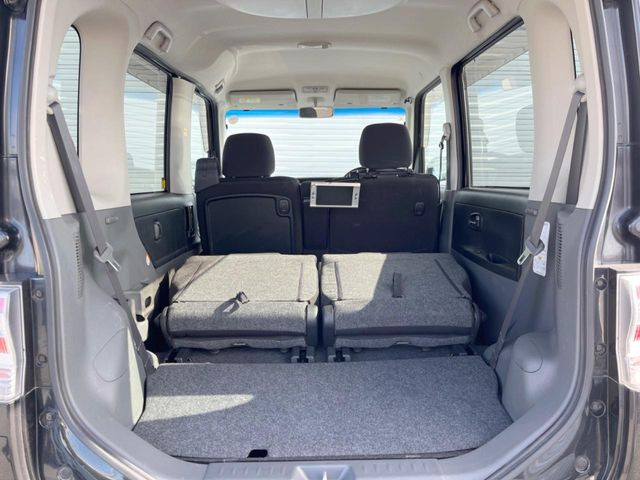 後席を格納すると、これだけの広さが!シーンに合わせたシートアレンジで、大きな荷物も積むことが出来ます♪