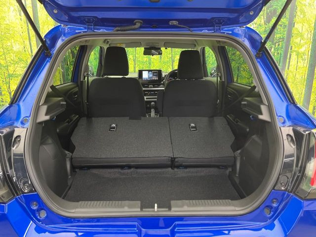 ���i�̂���������ʋ΁A���}���ɏ\���ȉ׎��X�y�[�X���m�ۂ��Ă���܂��B�Z�J���h�V�[�g��|���ƁA�傫�ȉו��̐ύڂ��\�ł���