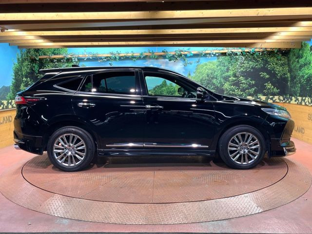 【純正○○インチアルミホイール】外観にマッチした純正アルミホイールを装着しております。各種社外アルミホイールや、スタッドレスタイヤも取扱いしております。是非ご相談ください♪