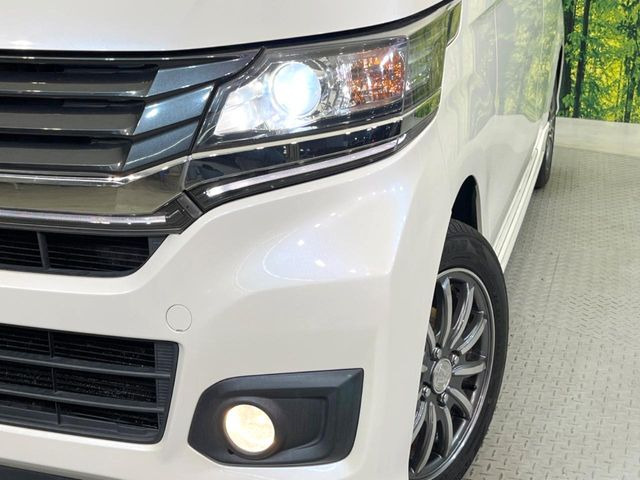 【HIDヘッドライト】非常に明るく前方を照らしてくれるので、悪天候や夜間の走行時も視界良好で安心してお乗りいただけます。