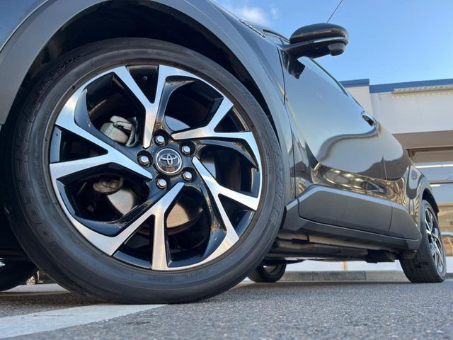 �y����18�C���`�A���~�z�C�[���z�O�ςɃ}�b�`���������A���~�z�C�[���𑕒����Ă���܂��B�e��ЊO�A���~�z�C�[����A�X�^�b�h���X�^�C�����戵�����Ă���܂��B���񂲑��k����������