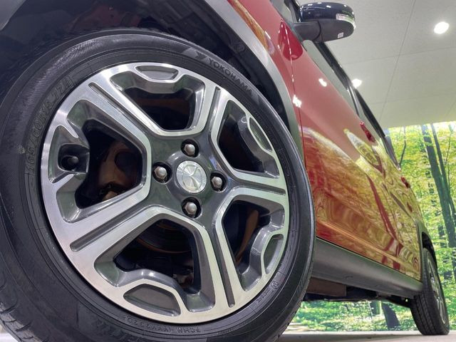 �y����15�C���`�A���~�z�C�[���z�O�ςɃ}�b�`���������A���~�z�C�[���𑕒����Ă���܂��B�e��ЊO�A���~�z�C�[����A�X�^�b�h���X�^�C�����戵�����Ă���܂��B���񂲑��k����������