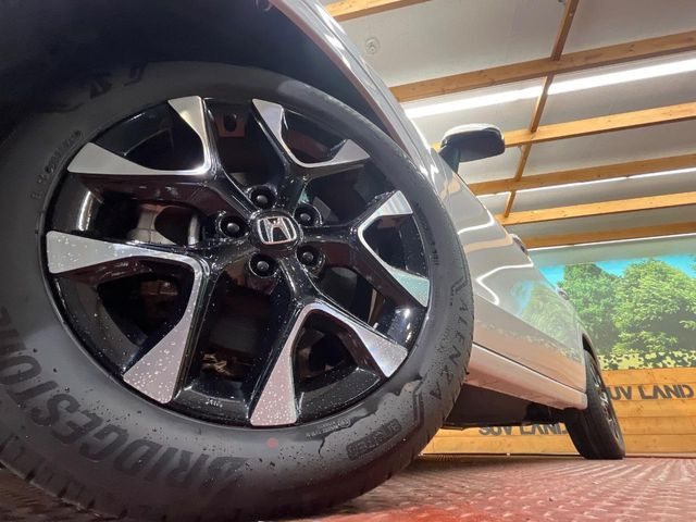 �y����18�C���`�A���~�z�C�[���z�O�ςɃ}�b�`���������A���~�z�C�[���𑕒����Ă���܂��B�e��ЊO�A���~�z�C�[����A�X�^�b�h���X�^�C�����戵�����Ă���܂��B���񂲑��k����������