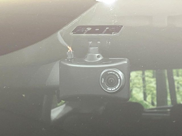 【ドライブレコーダー】安心・安全なカーライフに必須のドライブレコーダーを装備!走行中はもちろん、あおり運転や事故に遭遇した際の状況も映像で記録し、万一のリスクに備えます。