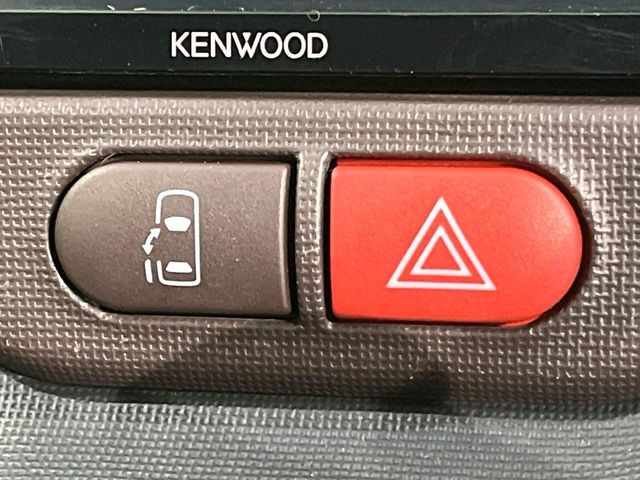 【パワースライドドア】スマートキーや運転席のスイッチでスライドドアの開閉が可能♪電動だから力を入れてドアを開ける必要が無く、小さいお子様でも、重い荷物を持っている時もラクに開け閉めできます♪