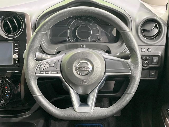 �y�����v�����X�e�A�����O�z�㎿�Ȋv���g�p���邱�ƂŁA��ɂ����������݂ƂĂ��^�]���₷���n���h���ł���