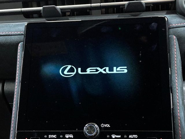 �y9.8�C���` �f�B�X�v���C�I�[�f�B�I�z���ʂ̃f�B�X�v���C��AppleCarPlay��AndroidAuto�����p�\�B�傫�ȉ�ʂŃX�}�z�i�r�A�v���������p���������܂���