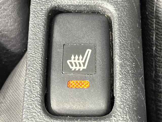 【シートヒーター】寒い日に重宝するシートヒーター!エアコンより早く温まってくれるので寒がりの人も安心ですね♪エアコンの温風は乾燥するから苦手、という方にもをおすすめです。