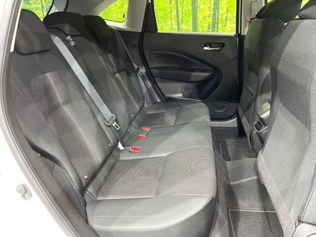 コンパクトカーですが、セカンドシートは十分な広さがあり快適にお乗りいただけます♪シートを倒して大きな荷物を積んだりと、用途の幅が広い1台です。