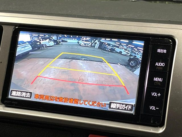 【バックカメラ】駐車時に後方がリアルタイム映像で確認できます。大型商業施設や立体駐車場での駐車時や、夜間のバック時に大活躍!運転スキルに関わらず、今や必須となった装備のひとつです!