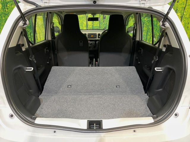 ���i�̂���������ʋ΁A���}���ɏ\���ȉ׎��X�y�[�X���m�ۂ��Ă���܂��B�Z�J���h�V�[�g��|���ƁA�傫�ȉו��̐ύڂ��\�ł���