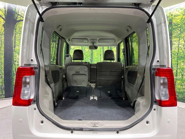 ���i�̂���������ʋ΁A���}���ɏ\���ȉ׎��X�y�[�X���m�ۂ��Ă���܂��B�Z�J���h�V�[�g��|���ƁA�傫�ȉו��̐ύڂ��\�ł���