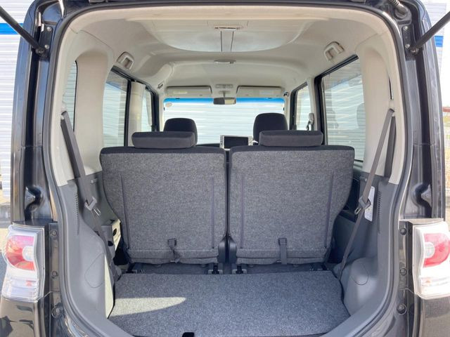 普段のお買い物や通勤、送迎等に十分な荷室スペースを確保しております。セカンドシートを倒すと、大きな荷物の積載も可能です♪