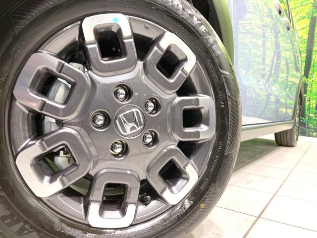 �y����15�C���`�A���~�z�C�[���z�O�ςɃ}�b�`���������A���~�z�C�[���𑕒����Ă���܂��B�e��ЊO�A���~�z�C�[����A�X�^�b�h���X�^�C�����戵�����Ă���܂��B���񂲑��k����������