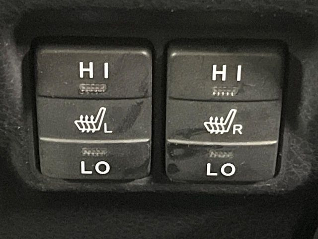 【シートヒーター】寒い日に重宝するシートヒーター!エアコンより早く温まってくれるので寒がりの人も安心ですね♪エアコンの温風は乾燥するから苦手、という方にもをおすすめです。