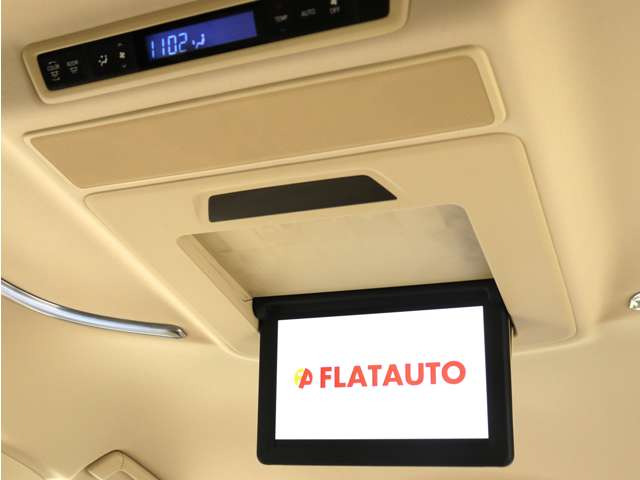 【電動後席モニター】JBLサウンド専用!電動開閉後席フリップダウンモニターです。5.1chサウンド対応、17スピーカーの専用音響システムとなり、人気の装備になります。