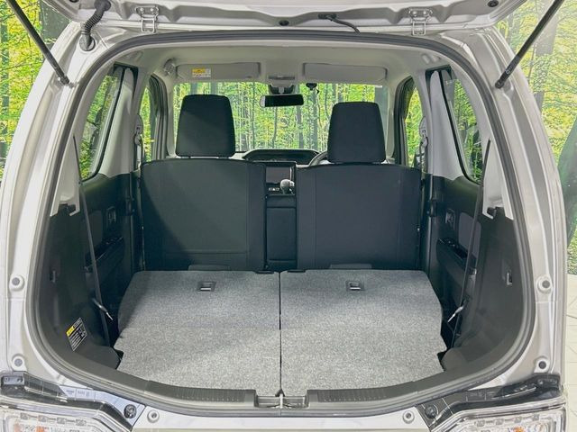 ���i�̂���������ʋ΁A���}���ɏ\���ȉ׎��X�y�[�X���m�ۂ��Ă���܂��B�Z�J���h�V�[�g��|���ƁA�傫�ȉו��̐ύڂ��\�ł���