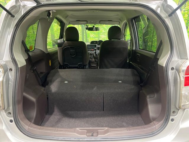 普段のお買い物や通勤、送迎等に十分な荷室スペースを確保しております。セカンドシートを倒すと、大きな荷物の積載も可能です♪