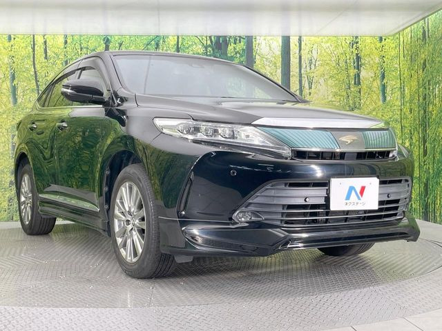 高透明度のガラス皮膜で撥水はもちろん、上質なツヤ・光沢を実現。紫外線や酸性雨から大切な愛車を保護し、色あせ・劣化を防止。「弾スプラッシュコート」、「弾プリミッサコート」からお選びいただけます。