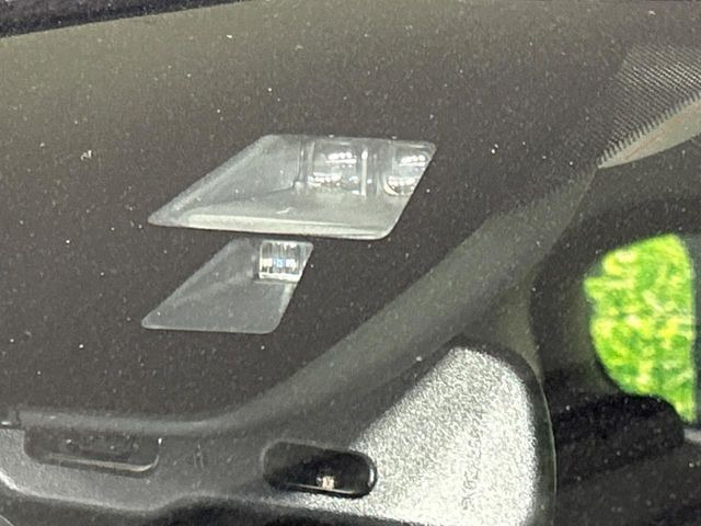 �y�X�}�[�g�u���[�L�T�|�[�g�z���s���ɑO���̎ԗ�����F�����A�Փ˂������Ȏ��͌x��ƃu���[�L�ŏՓˉ���Ɣ�Q�y�����A�V�X�g�B�����S�Ƀh���C�u�����y���݂��������܂��B