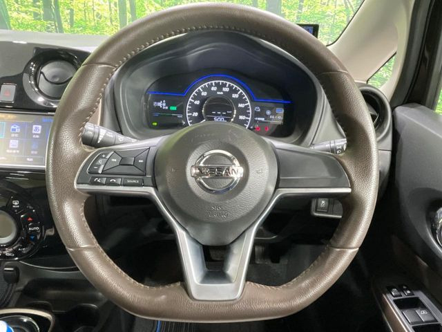 �y�����v�����X�e�A�����O�z�㎿�Ȋv���g�p���邱�ƂŁA��ɂ����������݂ƂĂ��^�]���₷���n���h���ł���