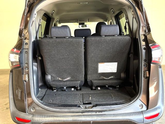 ���i�̂���������ʋ΁A���}���ɏ\���ȉ׎��X�y�[�X���m�ۂ��Ă���܂��B�Z�J���h�V�[�g��|���ƁA�傫�ȉו��̐ύڂ��\�ł���