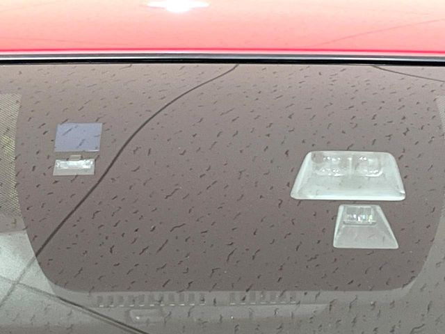 �yi-ACTIVESENSE�z���s���ɑO���̎ԗ�����F�����A�Փ˂������Ȏ��͌x��ƃu���[�L�ŏՓˉ���Ɣ�Q�y�����A�V�X�g�B�����S�Ƀh���C�u�����y���݂��������܂��B